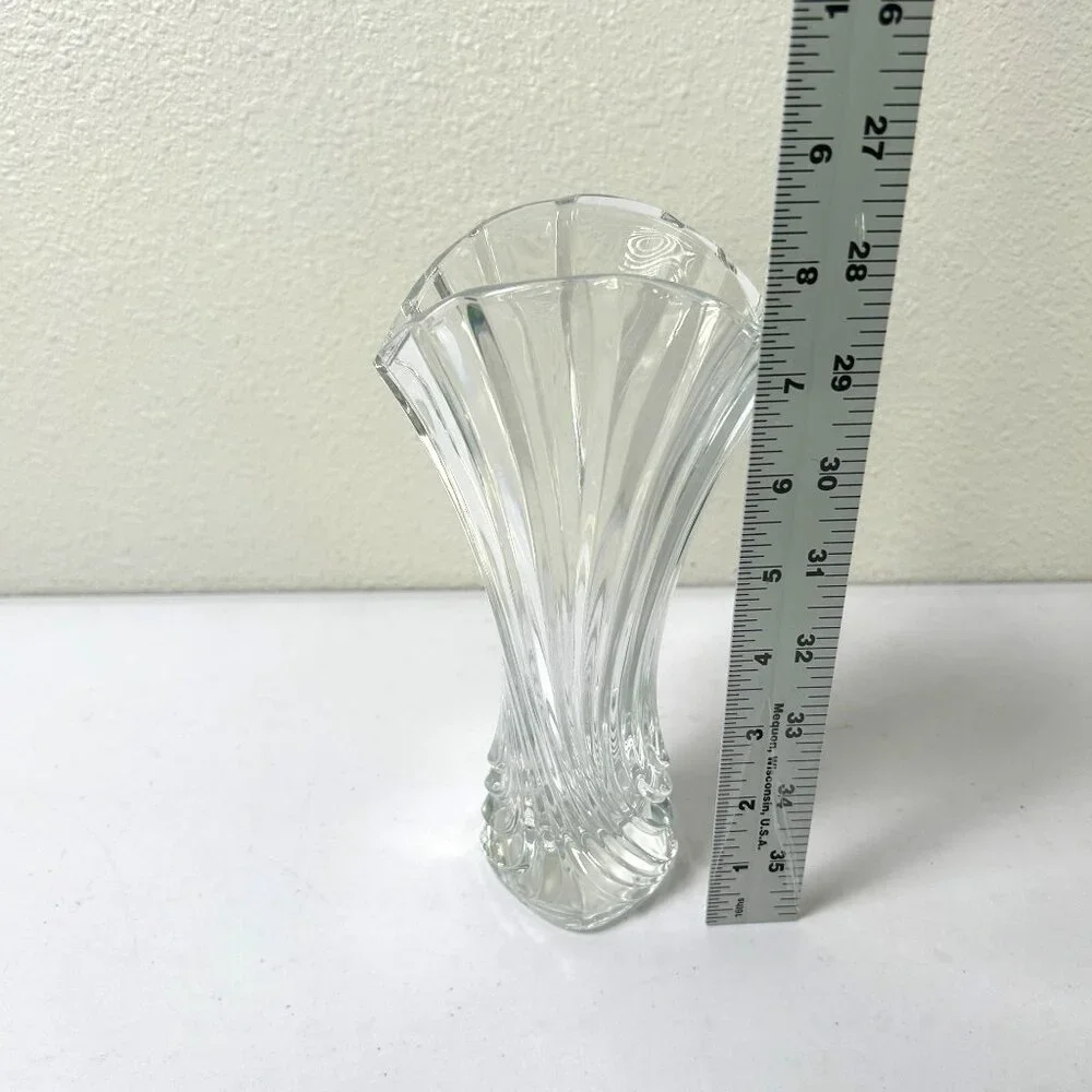 Mikasa Flores Vase 8 Inch‎ Clear Glass Flared Fan Swirl Shape Fluted